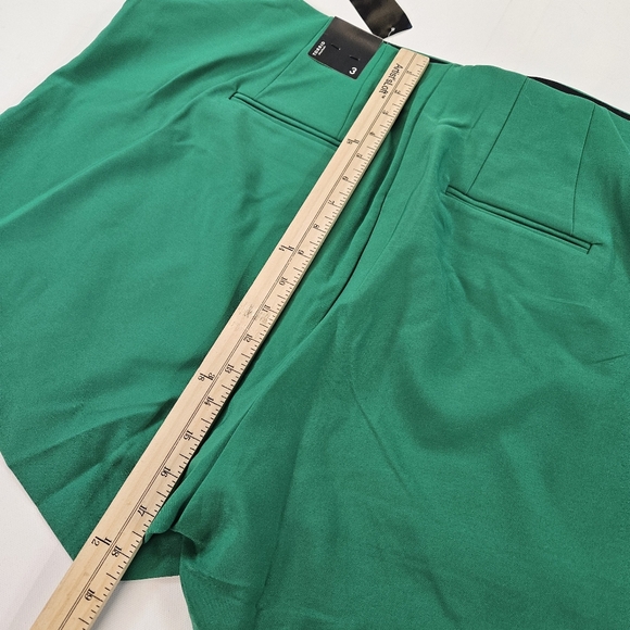 Torrid 3.5" Pull-On Studio Refined Crepe Asymmetrical 3X NWT Green 22 - 24 - Picture 7 of 8